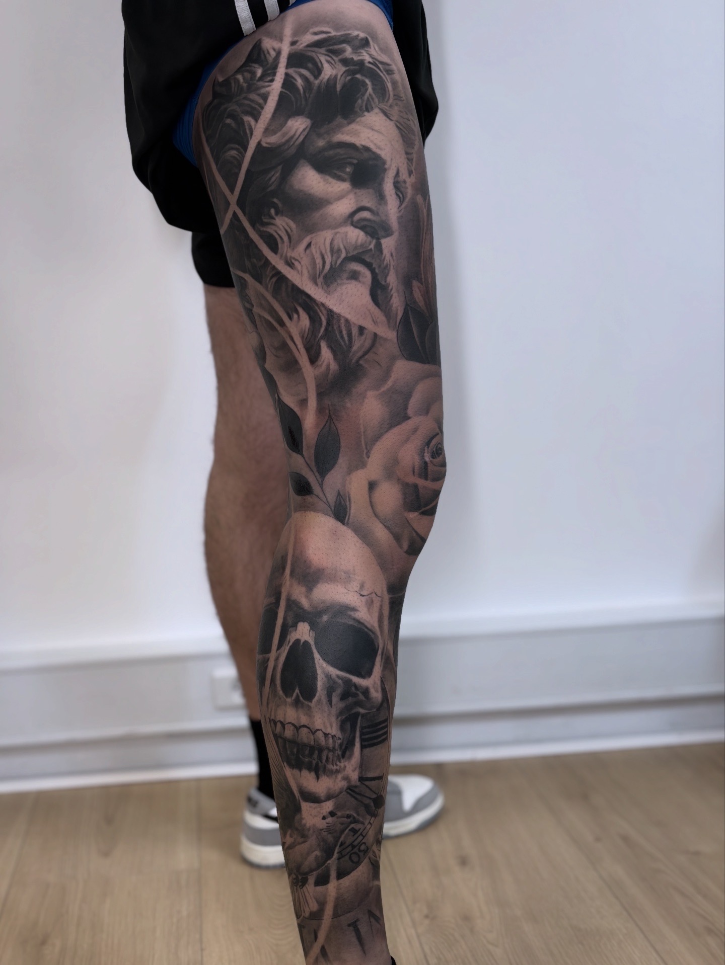 leg sleeve greek design